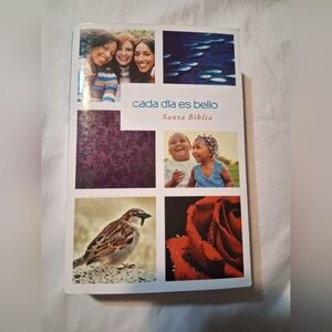 NWOT Cada Día Es Bello — Santa Biblia NTV (Spanish) Paperback Edition – NTV